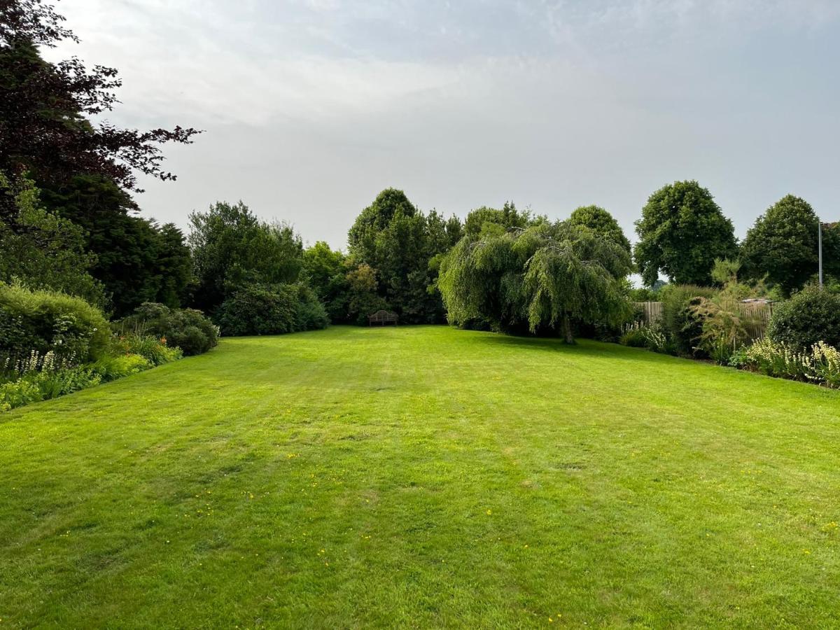 Holmbush House Pension Hellingly Buitenkant foto
